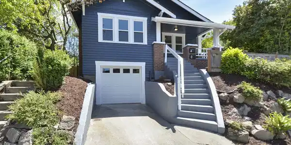 6826 15th NE