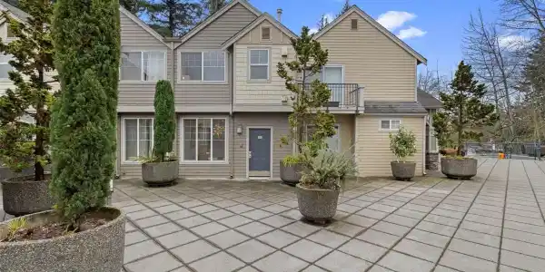 9201 122nd NE