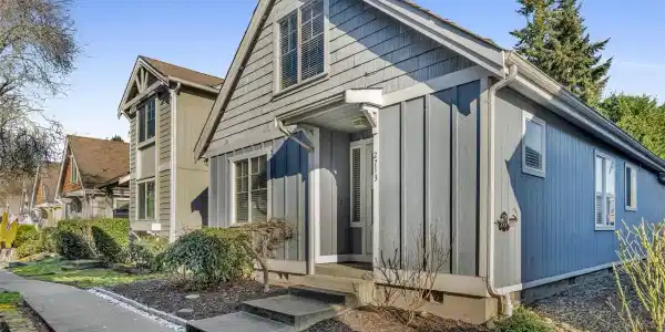 2713 9th SE