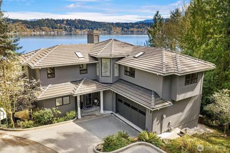 1458 Lake Sammamish NE