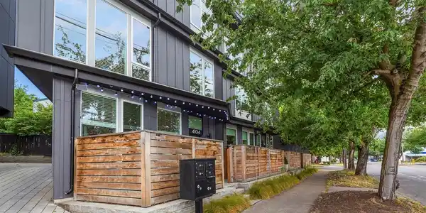 4104 Leary NW