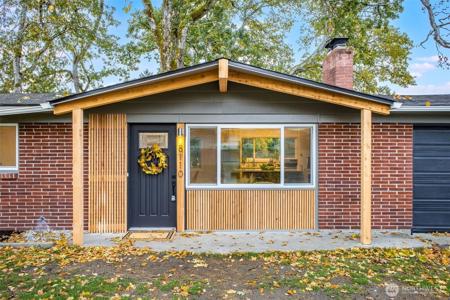 8110 Leschi SW