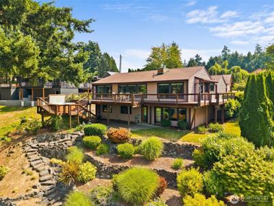 2126 Log Cabin SE