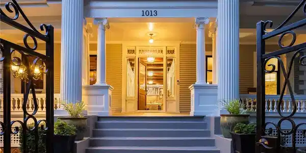 1013 15th E