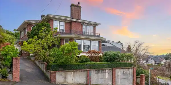 2227 Everett E