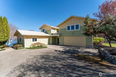 1606 Lakeshore