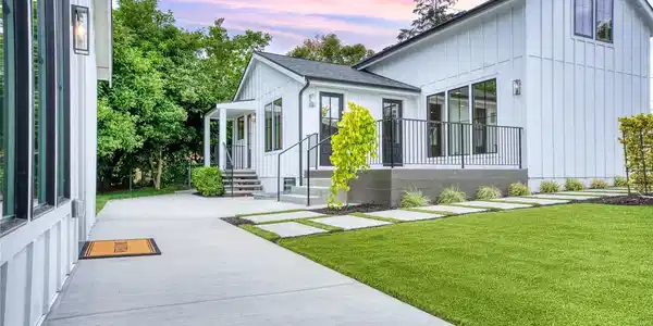 7743 Seward Park S