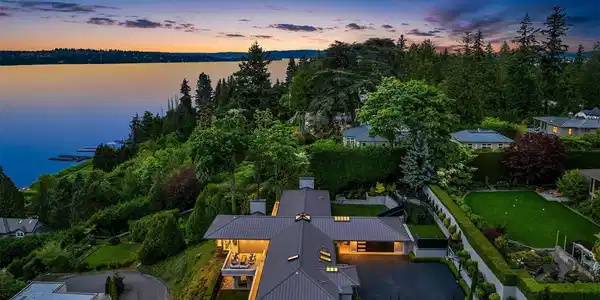 3223 Evergreen Point