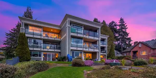 6620 Lake Washington NE