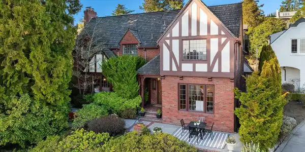 3419 Laurelhurst NE