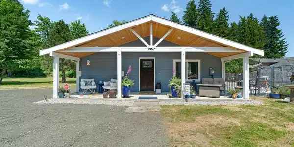 7211 Lakeside SW