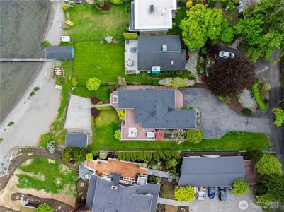 408 Lake Sammamish SE