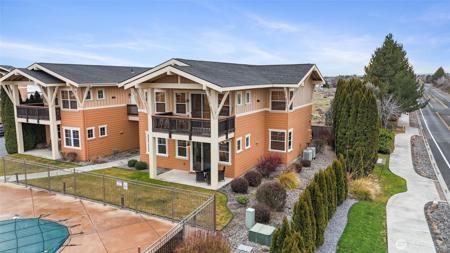4395 Westshore