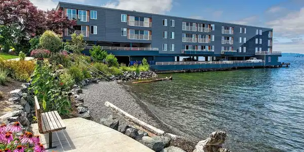 733 Lake S