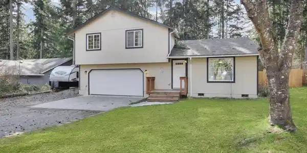 22119 Blue Water Drive SE