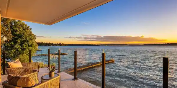 6225 Lake Washington NE