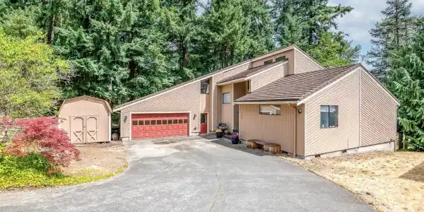 7406 182nd E