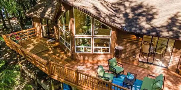 3006 E Ames Lake Drive NE