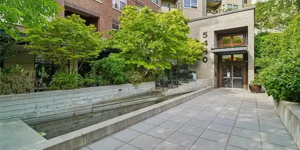 5440 Leary NW