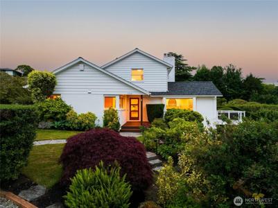 1560 Woodbine