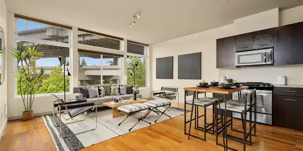 2960 Eastlake E