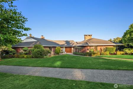6070 Seward Park S