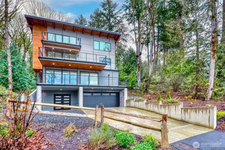 439 Lake Sammamish SE
