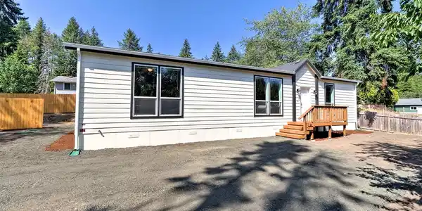 561 Crescent