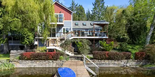 13083 Lake Shore NW