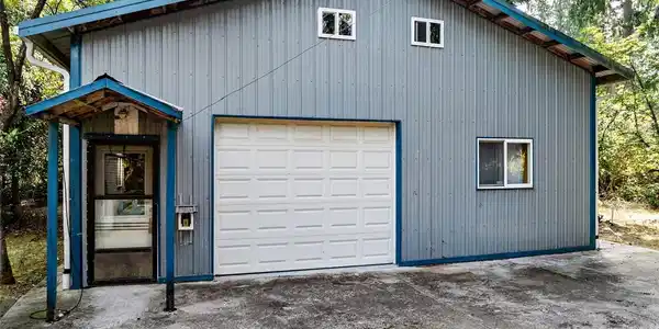 7615 318th NW