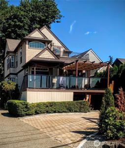 1542 Lake Sammamish NE