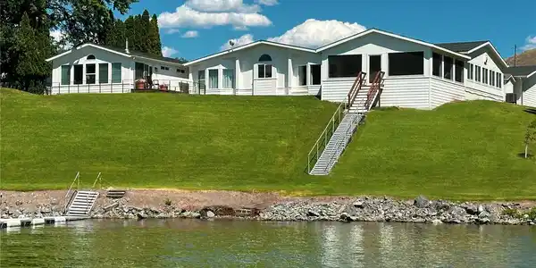 131 Eastlake