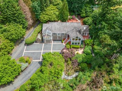 2668 Lake Sammamish NE