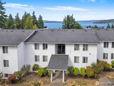4183 Lake Sammamish SE