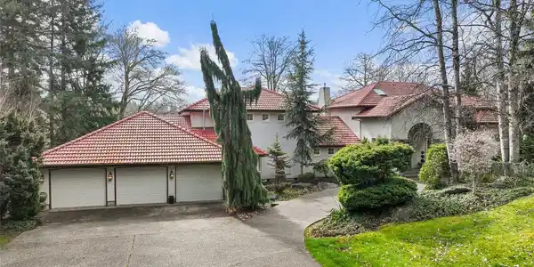 5409 Peninsula SE