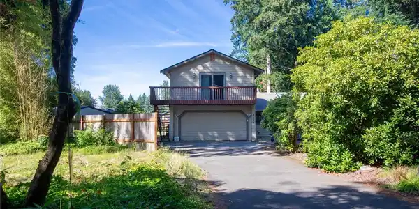 6124 Shady SE
