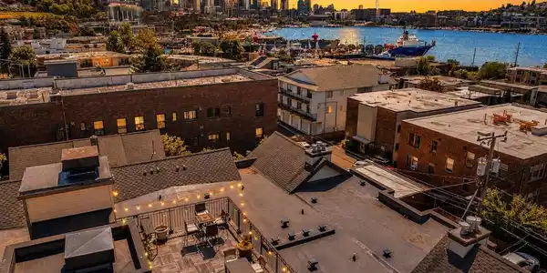 2035 Eastlake E