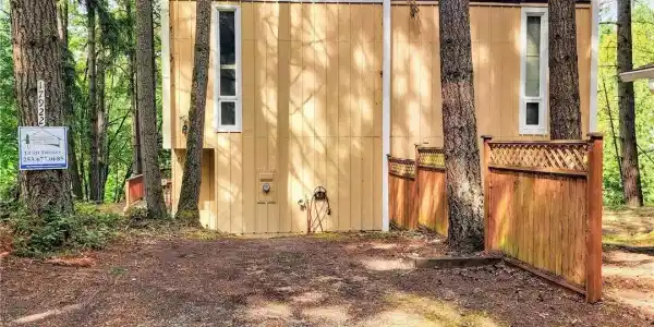 17922 Overlake SE