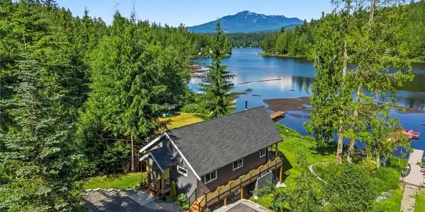 1305 Lake Roesiger
