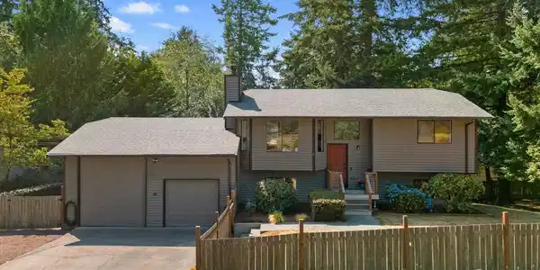 1511 Lake Stickney