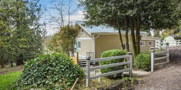 2306 Madrona