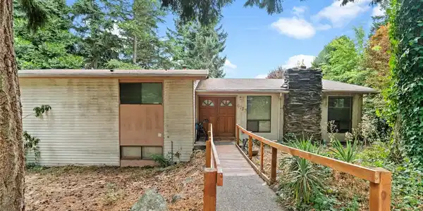 6123 110th SE