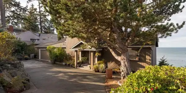 565 Seaside Drive