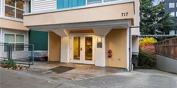 717 Denny
