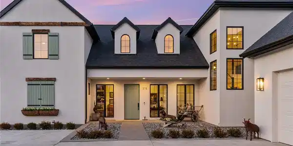 315 Pugsley NW