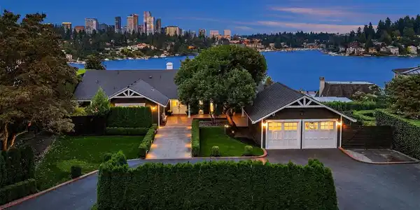 300 Overlake E