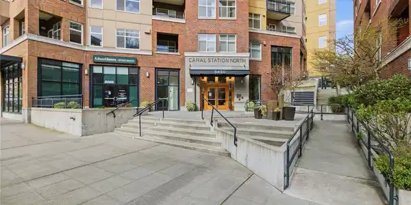 5450 Leary NW