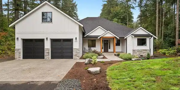 6311 Black Lake Belmore SW