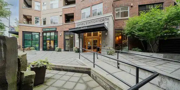 5450 Leary NW