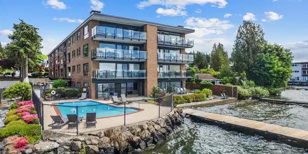 6225 Lake Washington NE